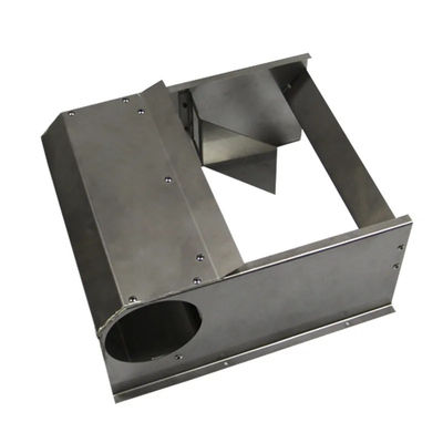 Fabricación de chapas metálicas de aluminio y acero inoxidable mediante procesos de flexión y estampado