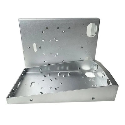 Industria manufacturera especializada en piezas de estampado de acero al carbono con recubrimiento de zinc blanco.