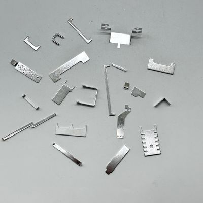 OEM Custom High Precision Small Metal Stamping Bending Parts Sheet Metal Fabrication Service Hardware de metal de alta precisión para el estampado de piezas y piezas de piezas de metal