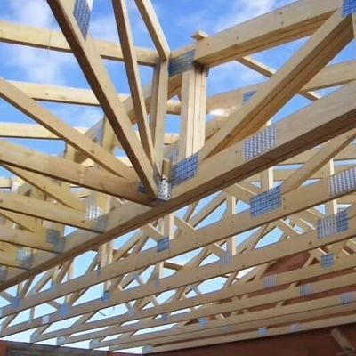 Techo de la casa de madera Truss Placa de uñas de ancho personalizado * longitud de nudillos Truss con dentaduras de uñas